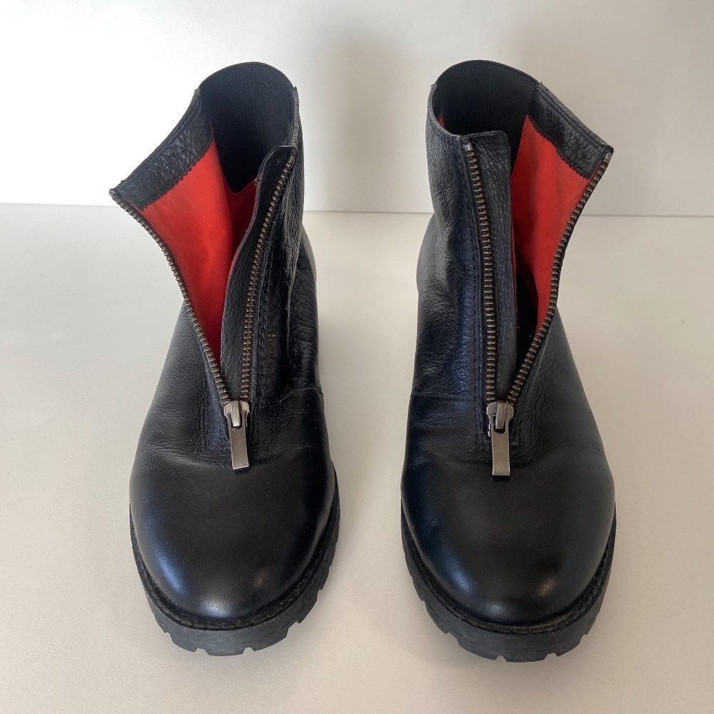 M | MACCARI Front Zip Black Leather Ankle Boot - Size 38